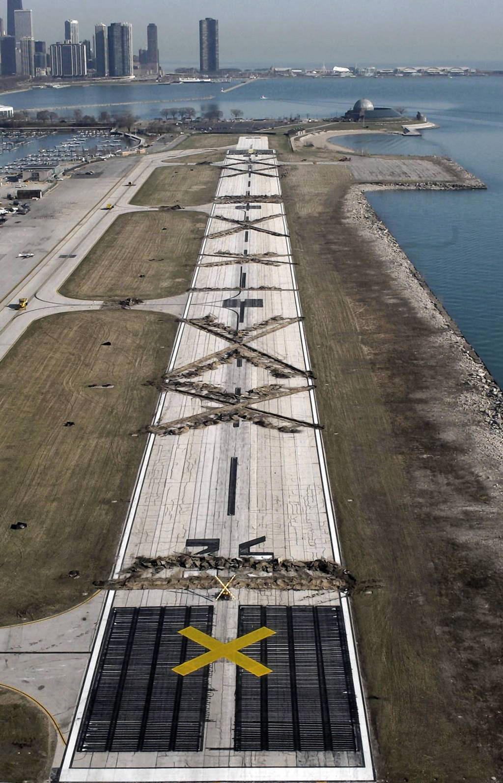 Que pasó con el  aeropuerto a orillas de Michigan lake. 1973