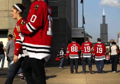 Blackhawks fans head into the United Center for Game 7.