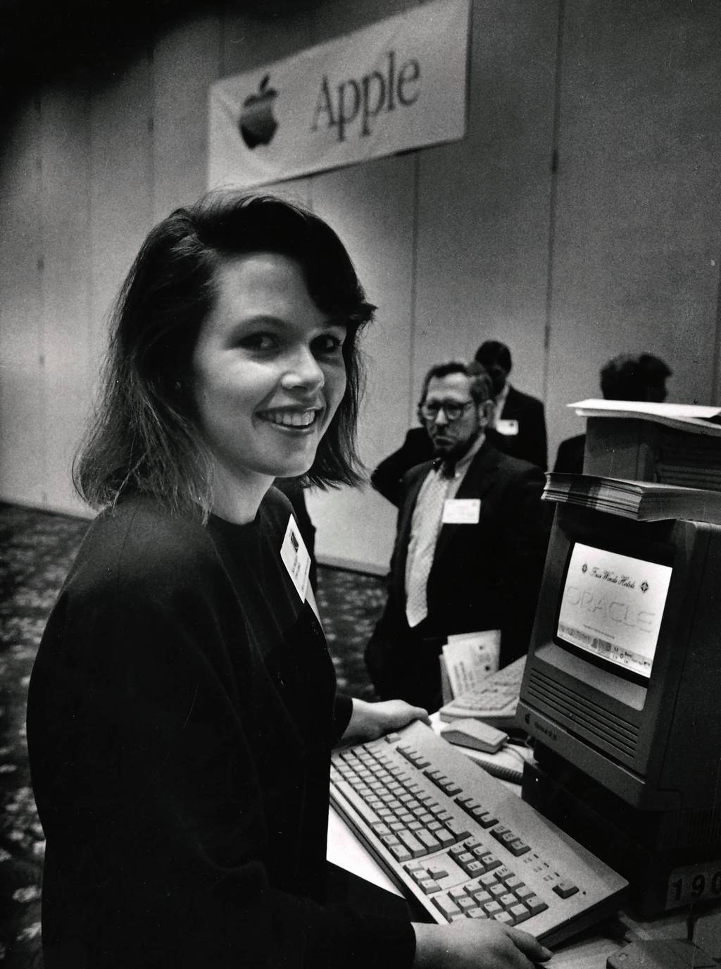 Oracle Corp's Kathleen O'Rourke demonstrates the company's databases software for Macintosh computers Wednesday at an Apple computer conference on computer networks at the Marriott Hotel.