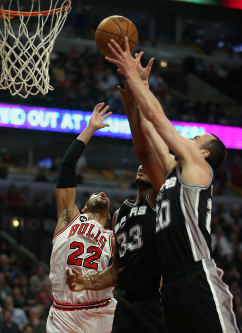 Taj Gibson is unable to grab a rebound against the Spurs' Boris Diaw and Manu Ginobili in the first half.