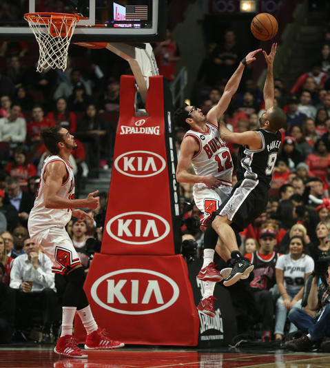 The Spurs' Tony Parker scores over Kirk Hinrich in the first half.