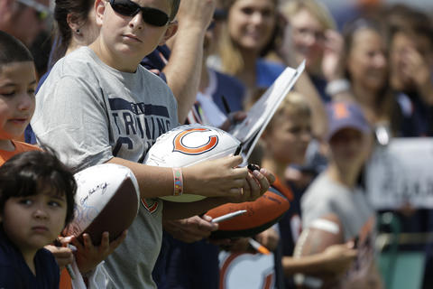 Bears fans line up for autographs at training camp.