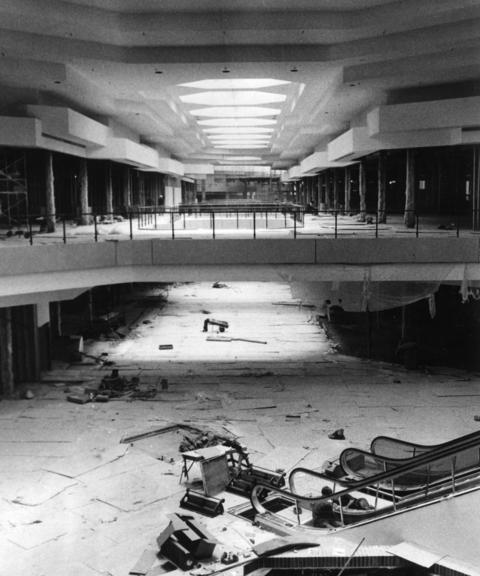 Classic photos: Woodfield Mall -- Chicago Tribune