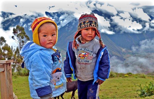 Crianças fora Cuzco, Peru