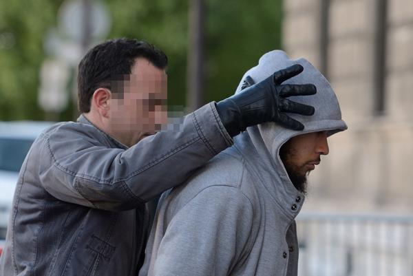 Man arrested in suspected terrorist stabbing in France - latimes.