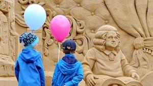 Песчаная скульптура конкурсах: Маргарет Тэтчер, Дракула, более