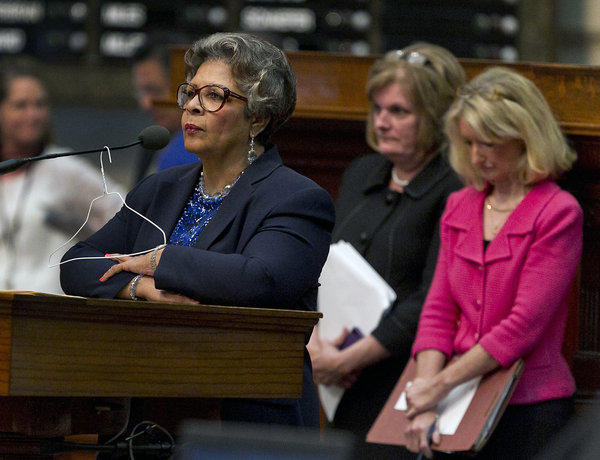 Texas considers 20-week abortion ban, strict clinic regulations ...