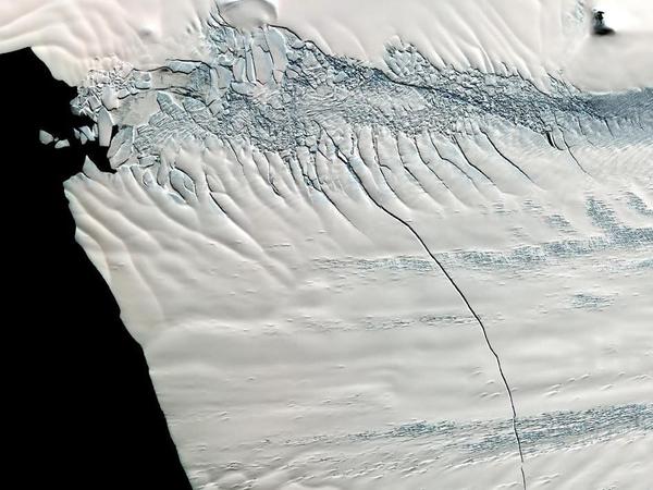 Ancient undersea volcanoes off Antarctica hold climate secret