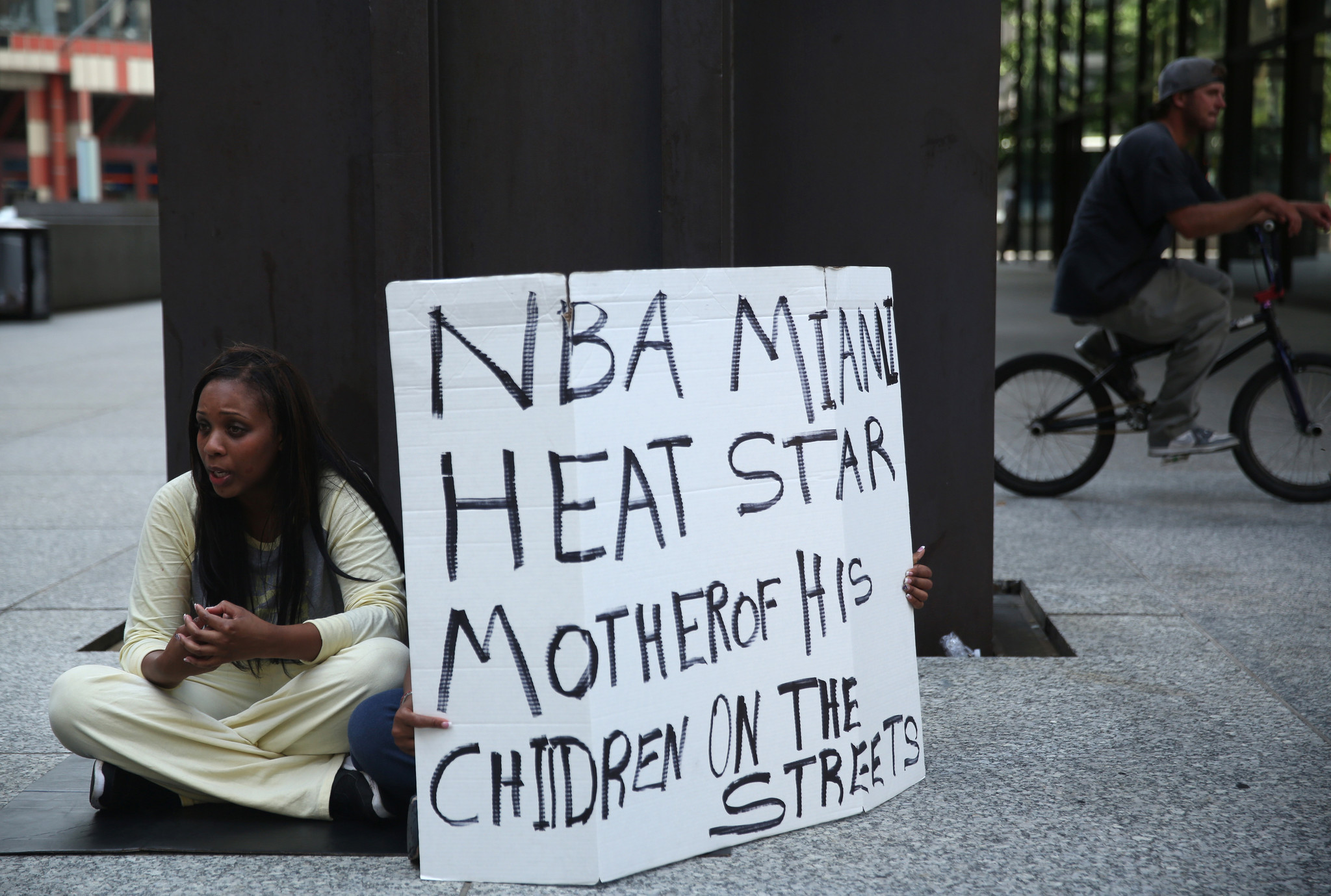 Wade's ex-wife holds personal protest - Chicago Tribune2048 x 1379