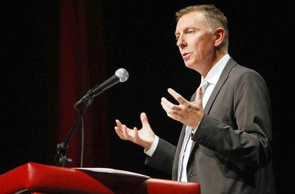L.A. Unified Supt. John Deasy has changed his mind about a state proposal to accelerate the coming changeover in standardized testing.