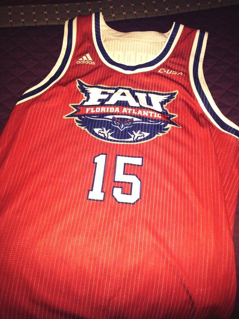 FAU basketball debuts new red uniforms 