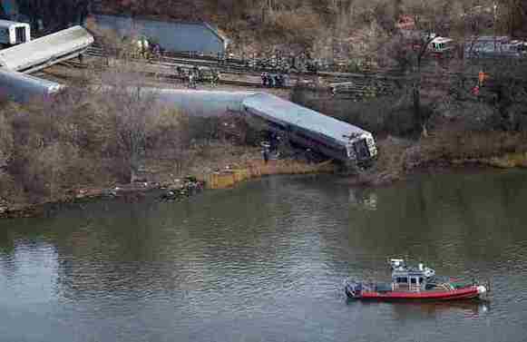 New York commuter train derailment leaves 4 dead, dozens injured ...
