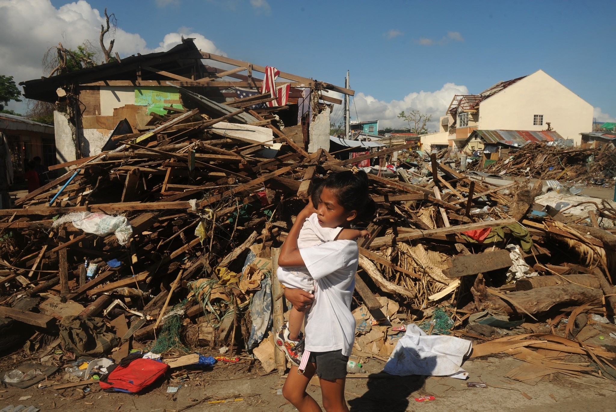 Corpses still scattered across parts of Tacloban
