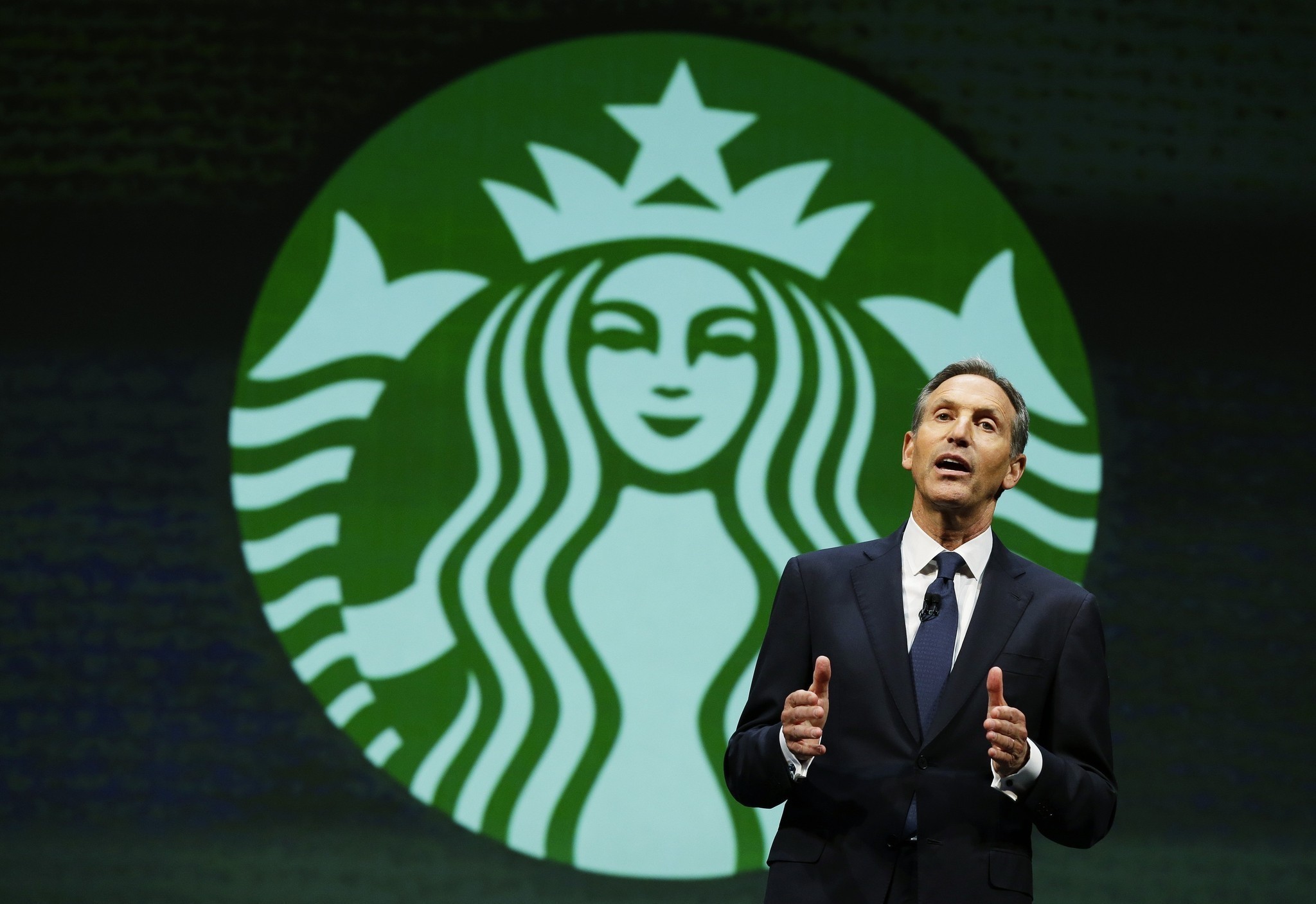 how much money does howard schultz make a year