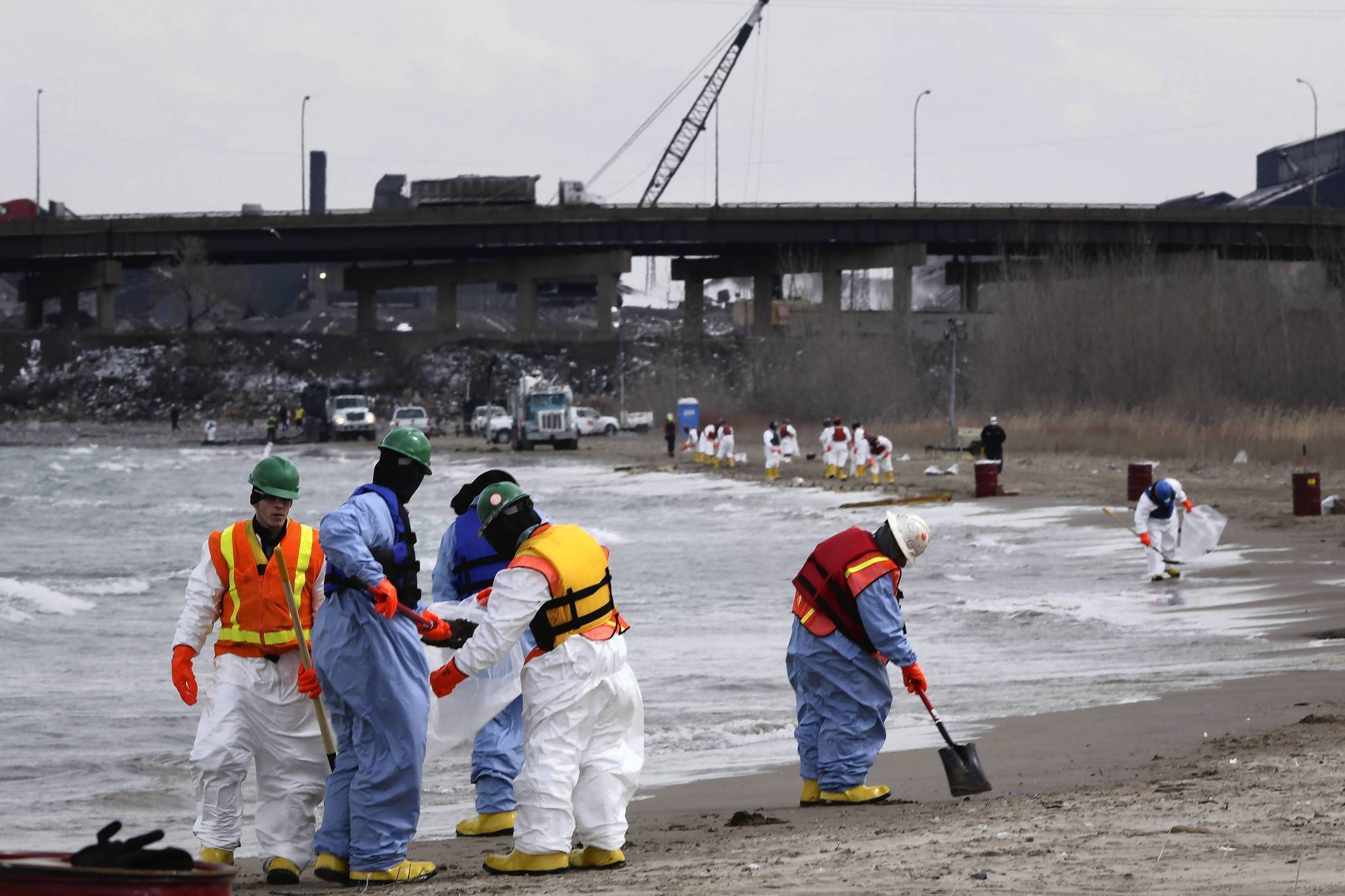 BP Whiting crude oil Lake Michigan spill Chicago Tribune