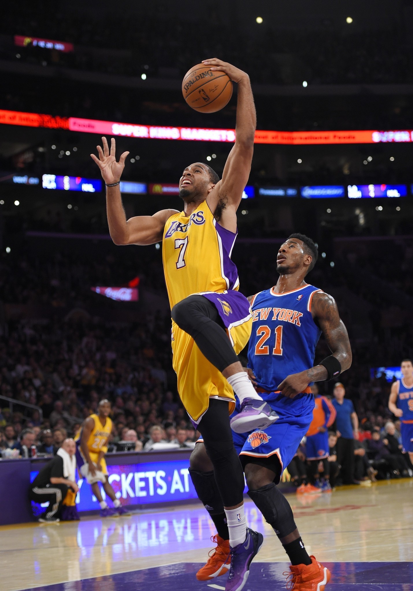 Lakers vs. New York Knicks - LA Times1429 x 2048