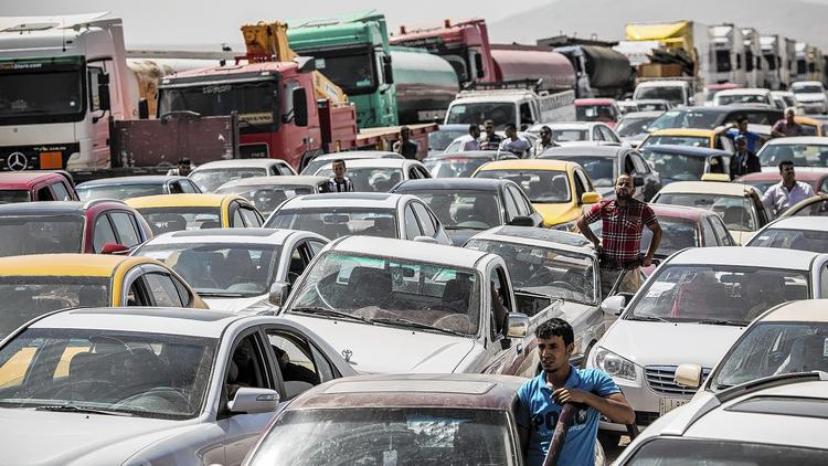 Iraqis flee Mosul