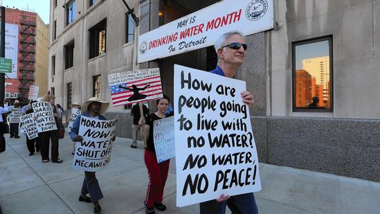 Detroit cuts off water for thousands of delinquent customers