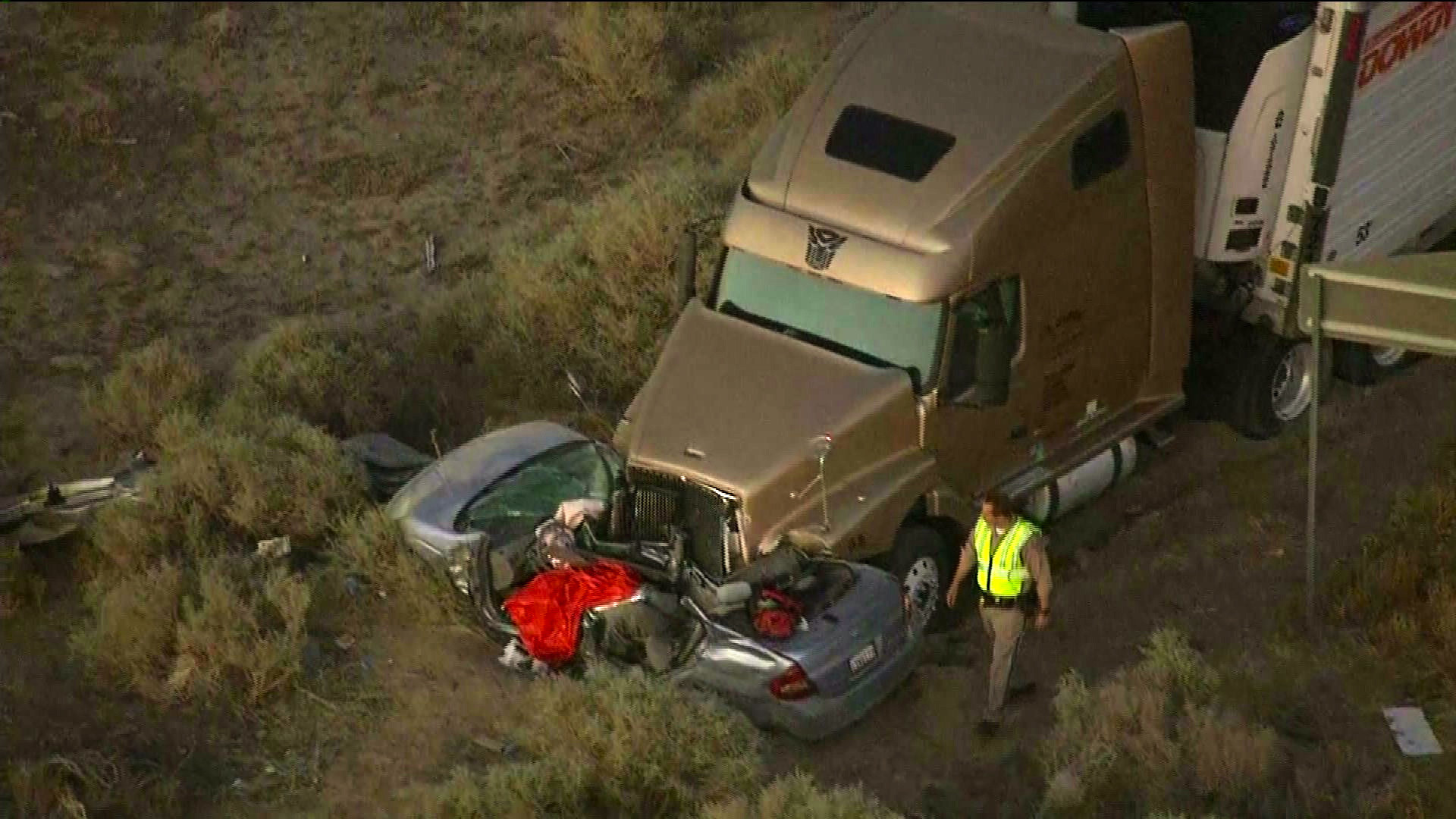 Two People Killed In Crash Involving Big Rig And Car In Palmdale La Times 