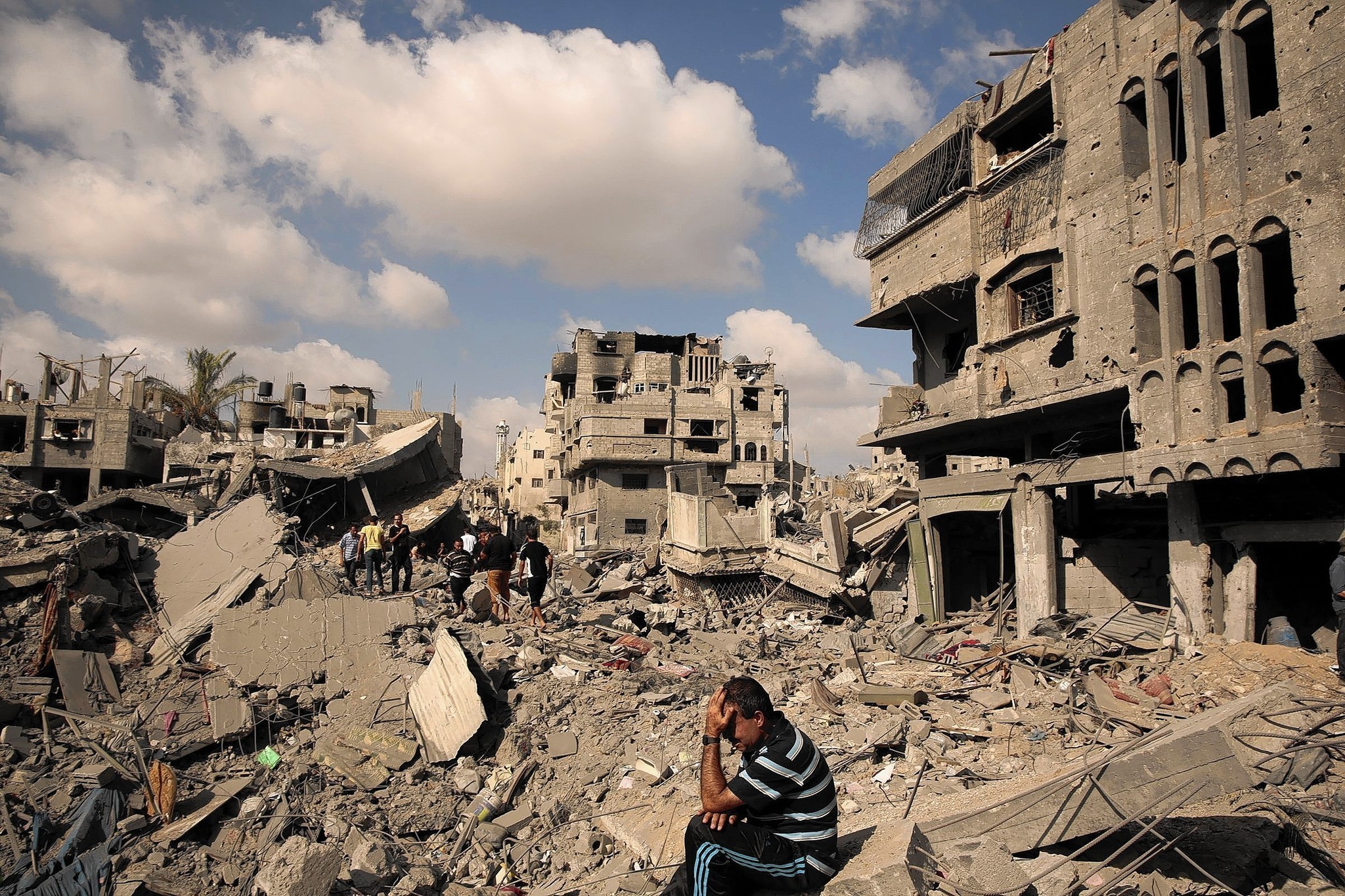 gaza-residents-find-130-bodies-during-cease-fire-la-times