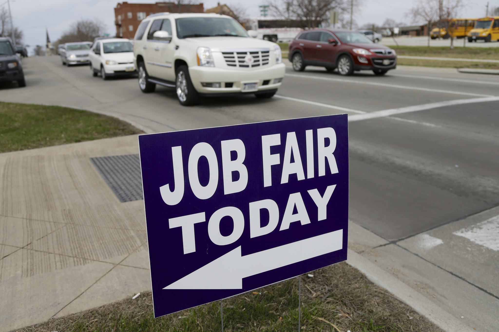 Weekly jobless claims fall as