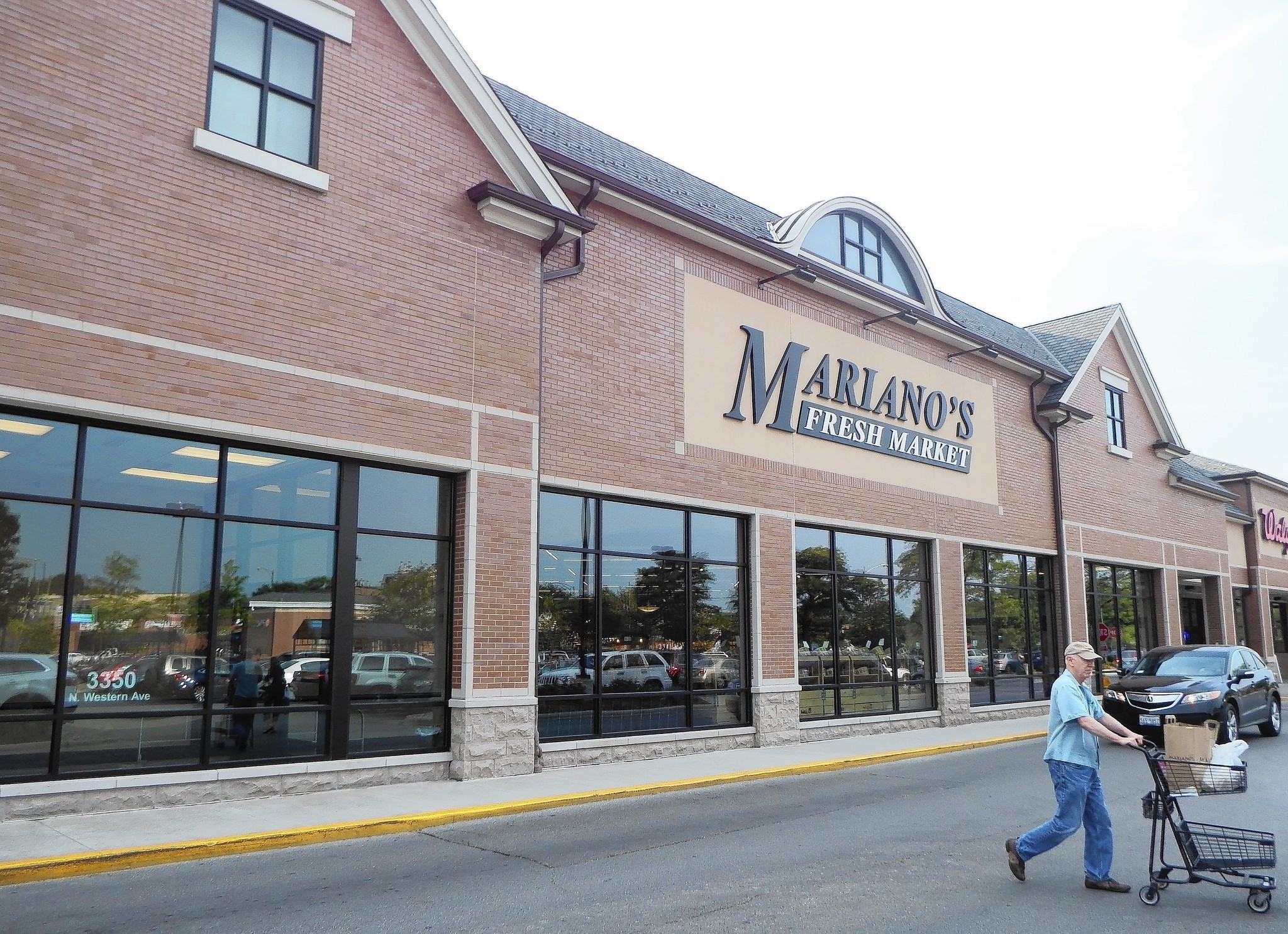 How can you apply to work at Mariano's Grocery?