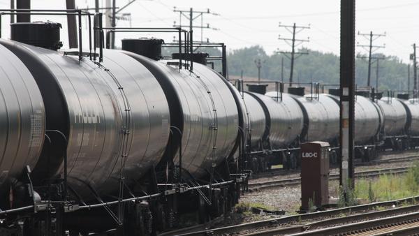 Moving oil by train