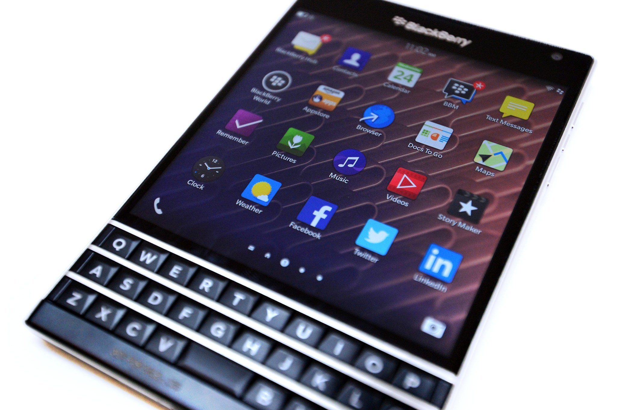 Get a closer look at the BlackBerry Passport (pictures) - CNET