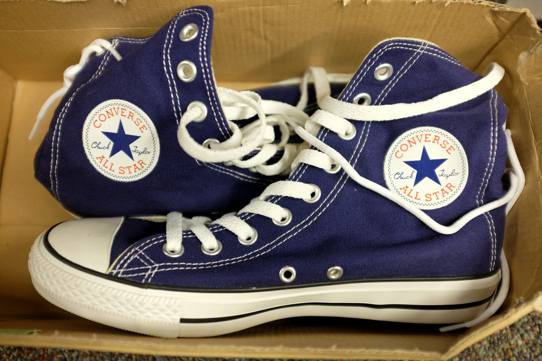 Rock &#39;n&#39; roll footnote: Chuck Taylor sneakers - Chicago Tribune