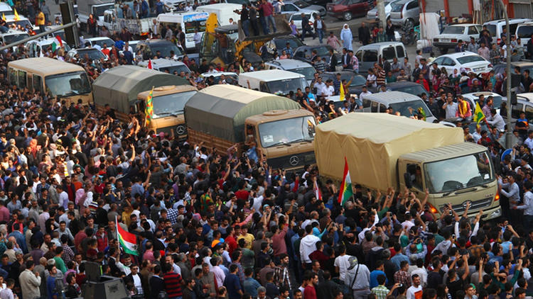 Iraqi Kurdish troops travel to Kobani