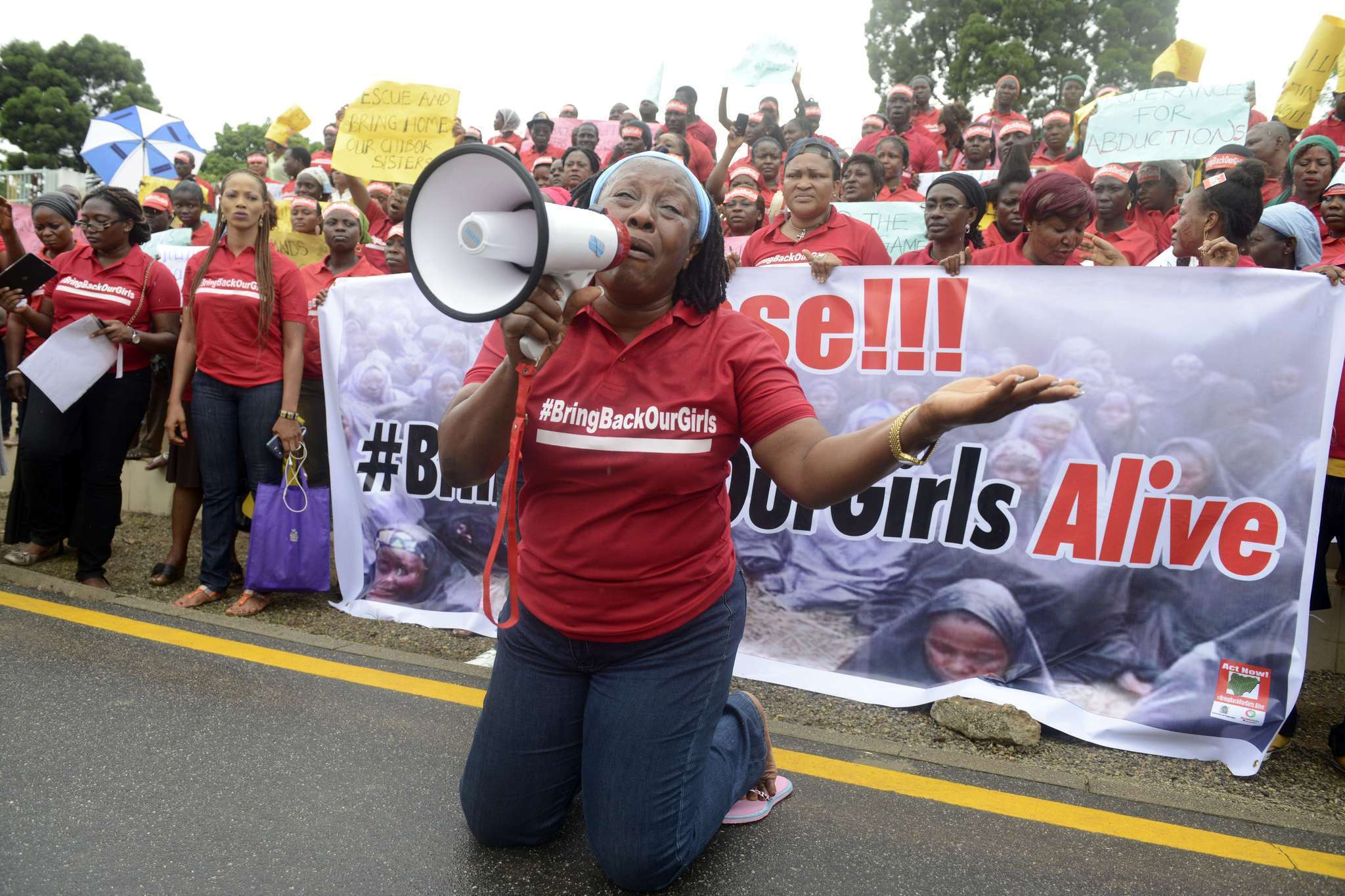 Abducted Nigerian Girls Still Missing A Distracted World Must Remember La Times 
