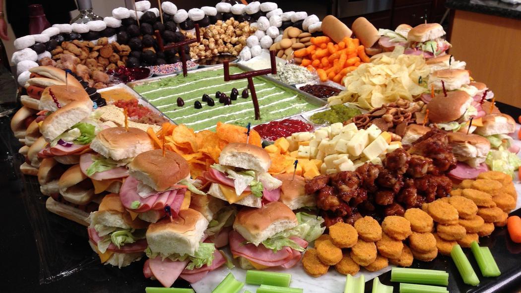 la-dd-super-bowl-2015-build-your-own-food-football-stadium-20150126