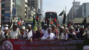 Gasoline bomb hits bus in Bangladesh, killing 7 amid unrest