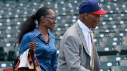 Ernie Banks' contested will cuts out family, leaves assets to caretaker