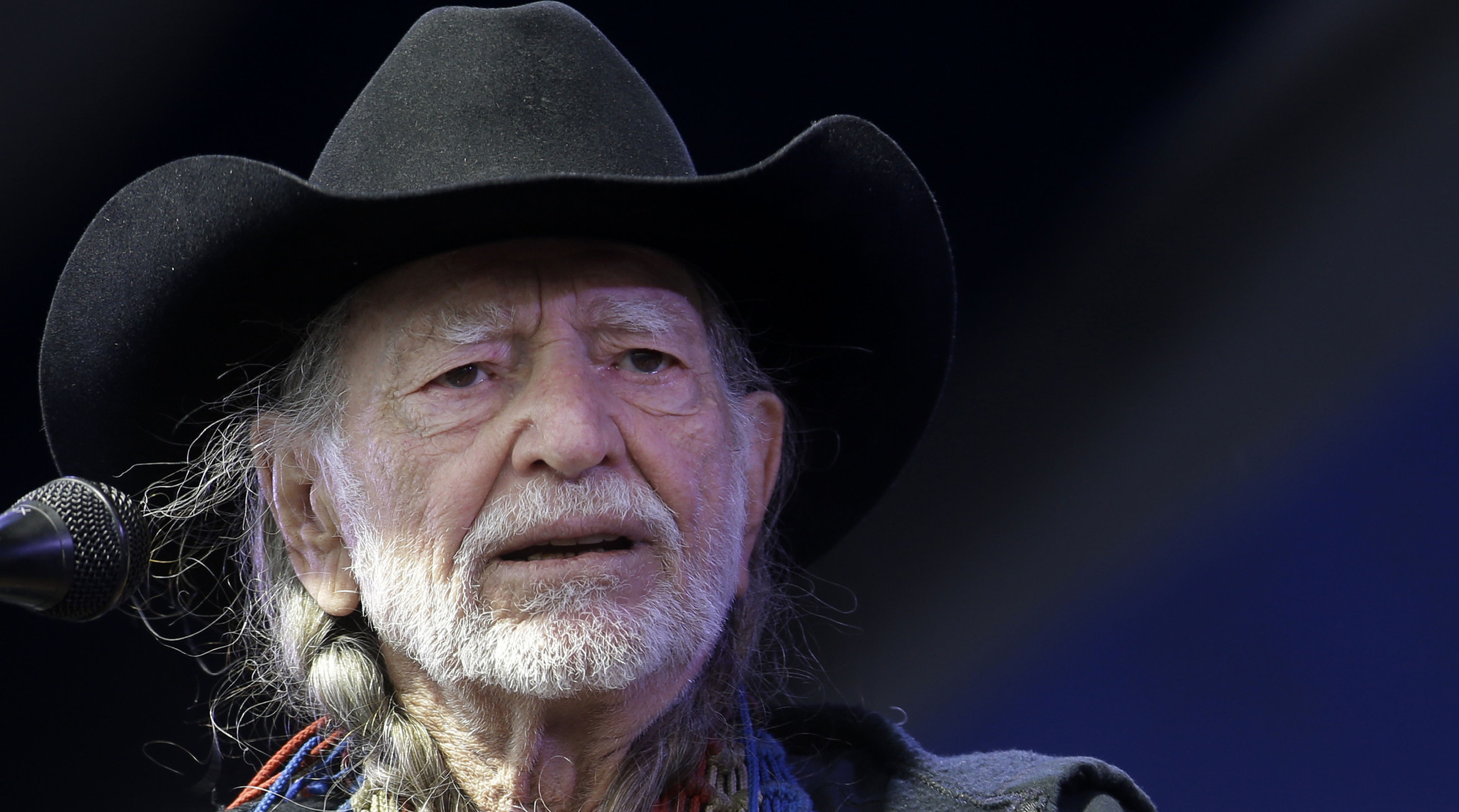 Willie Nelson, Merle Haggard pass joint in new video; Nelson's sons, Neil Young to collaborate
