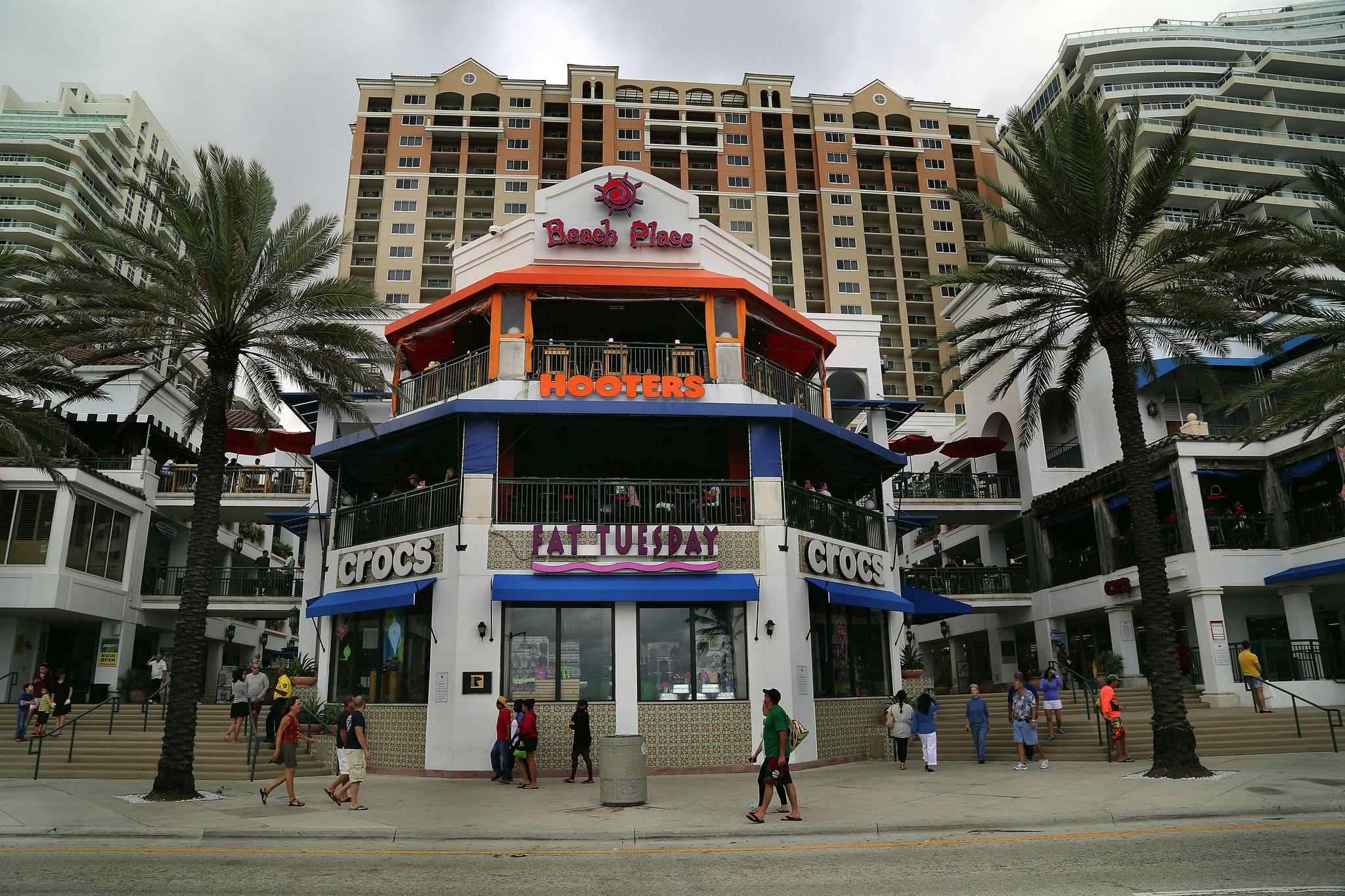 Fort Lauderdale considers earlier last calls at beach bars - Sun Sentinel