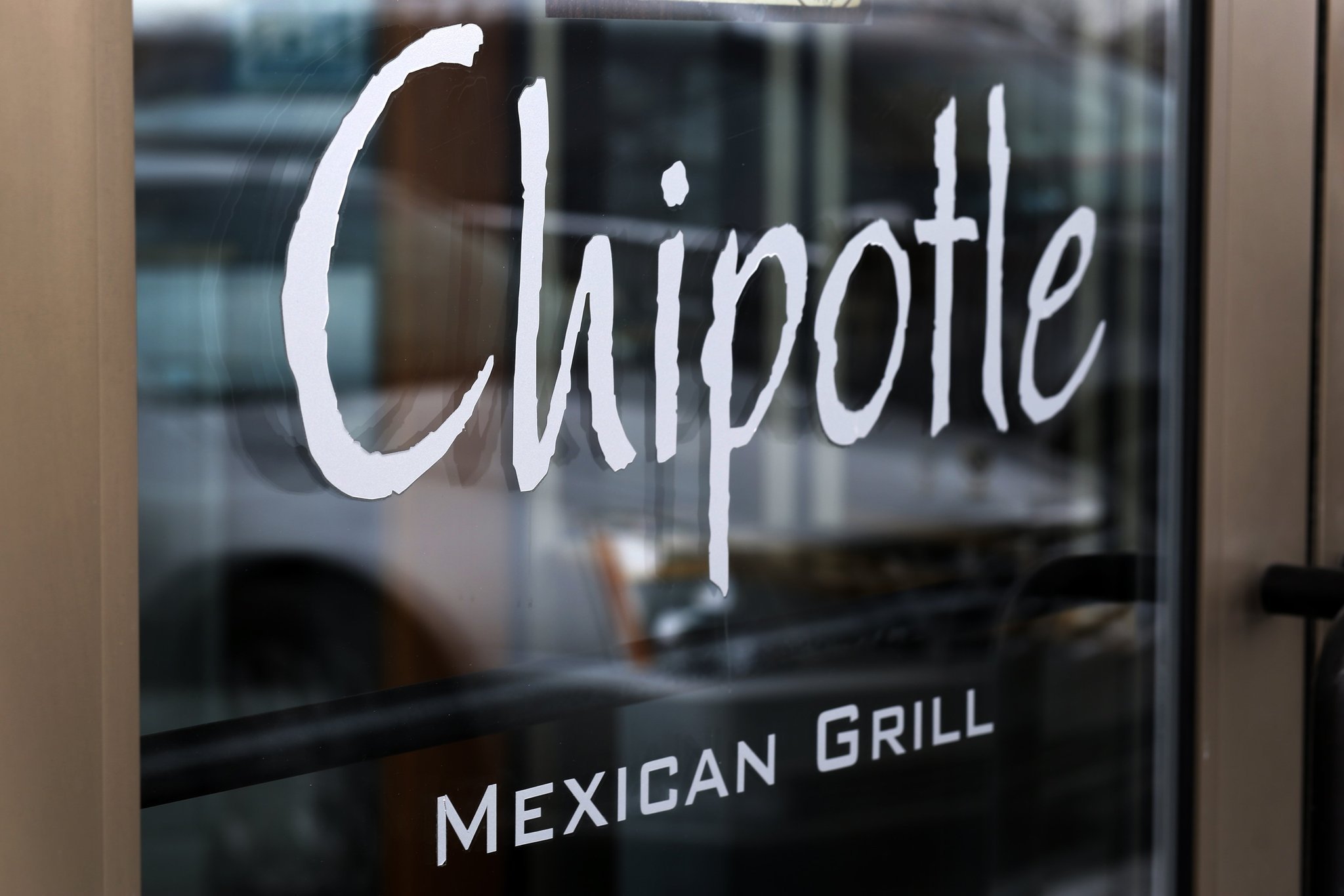 Chipotle launches delivery service in Chicago - Chicago Tribune