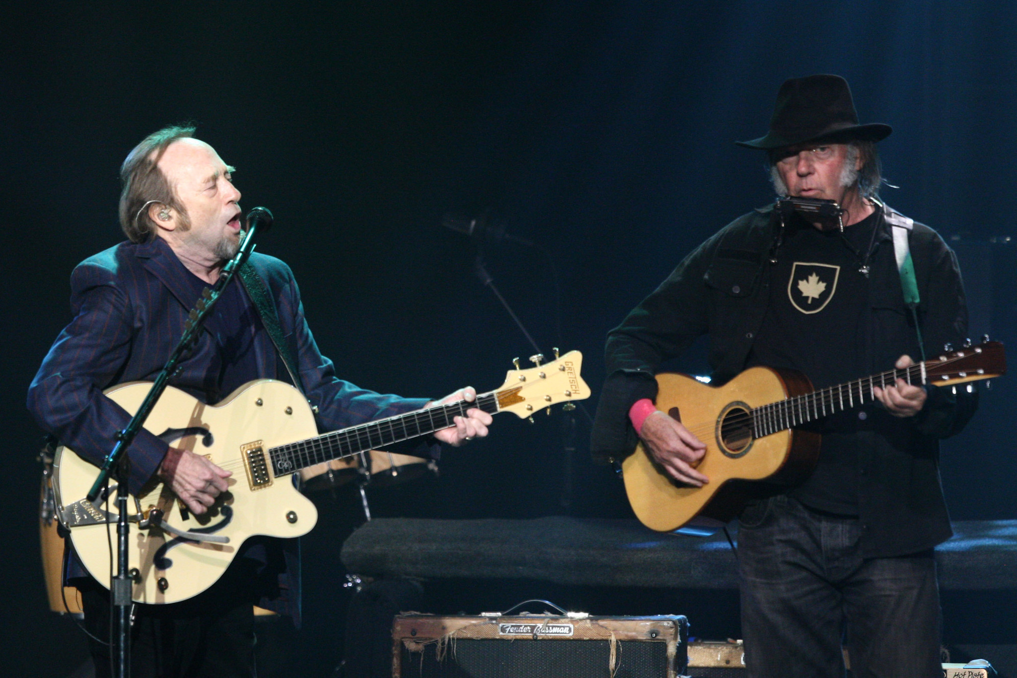 Neil Young, Stephen Stills back on stage together