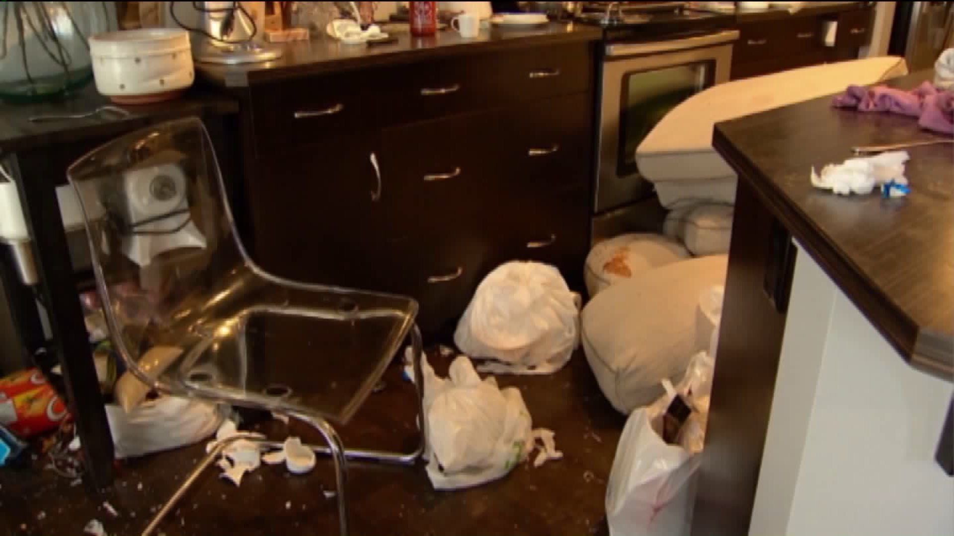 ct-airbnb-owners-find-house-in-disarray-20150430