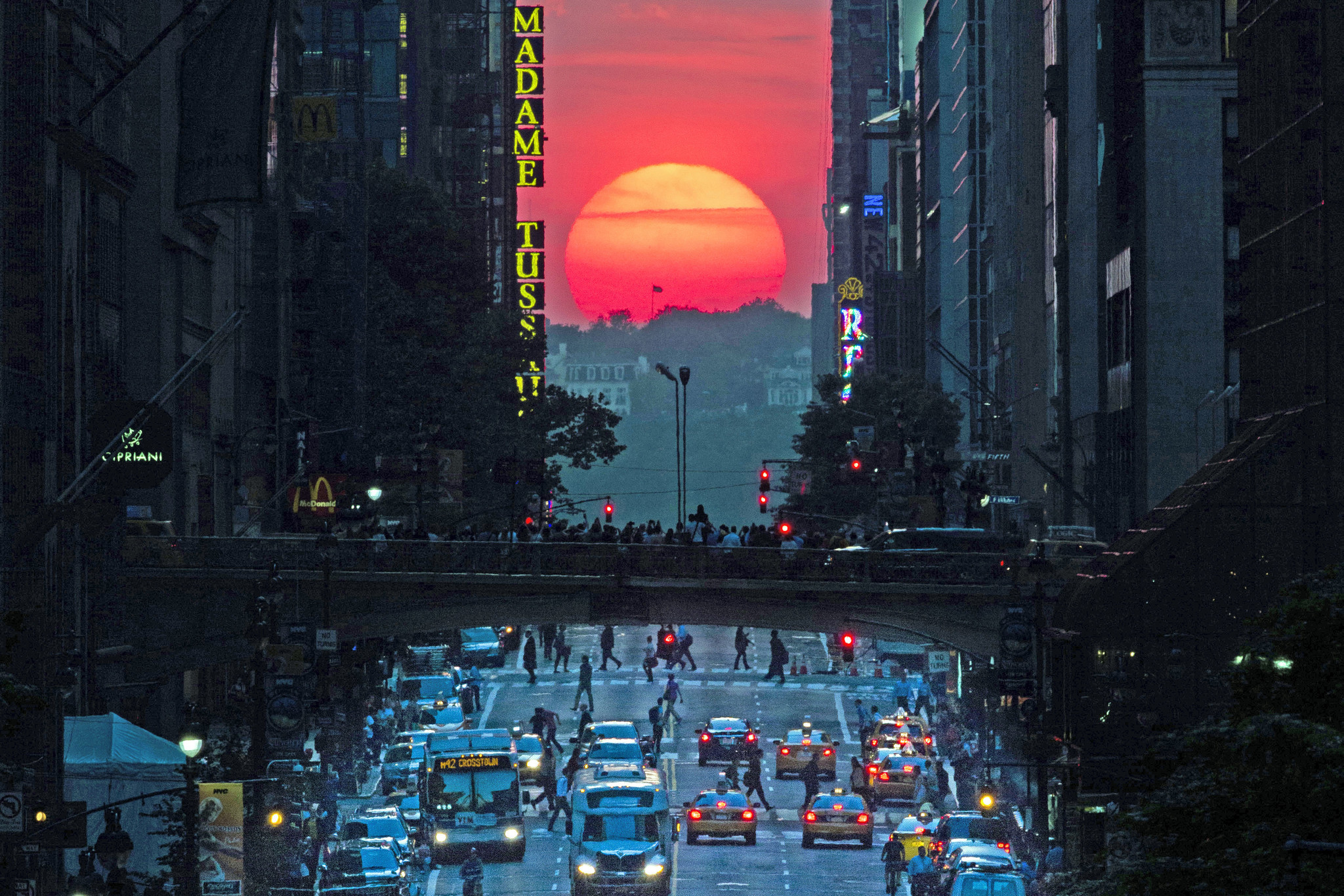 Manhattanhenge, el bello atardecer en las calles de Nueva York La-trb-manhattanhenge-20150529