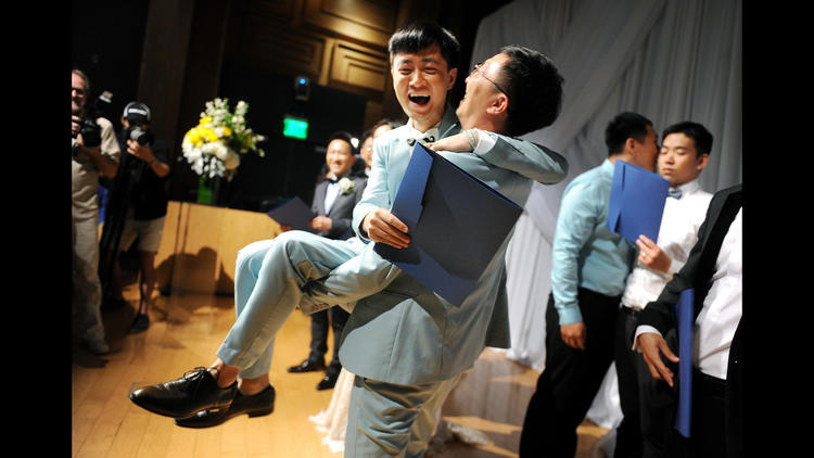 Chinese same-sex couples win 'dream wedding'