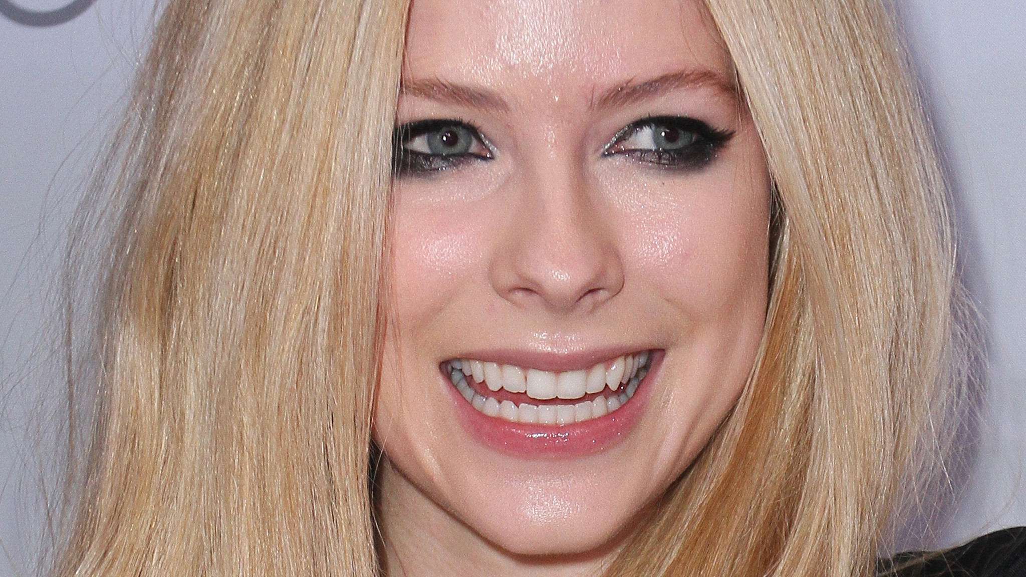 Avril Lavigne Cries Over Doctors Who Called Her Crazy Lyme Disease 
