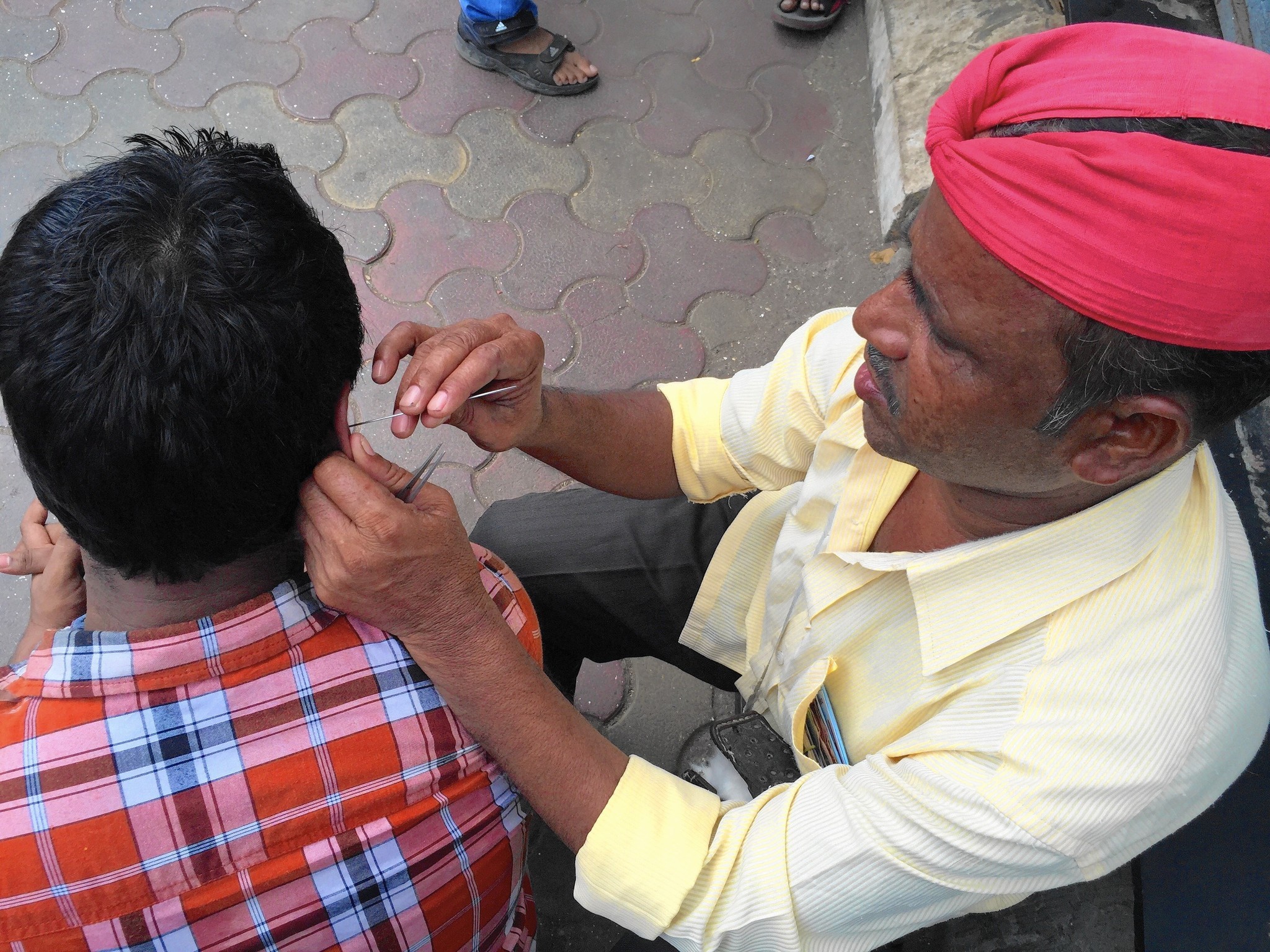 India's traditional ear de-waxing business is waning - LA ...