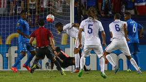 U.S. gets past Honduras, 2-1, in CONCACAF Gold Cup opener