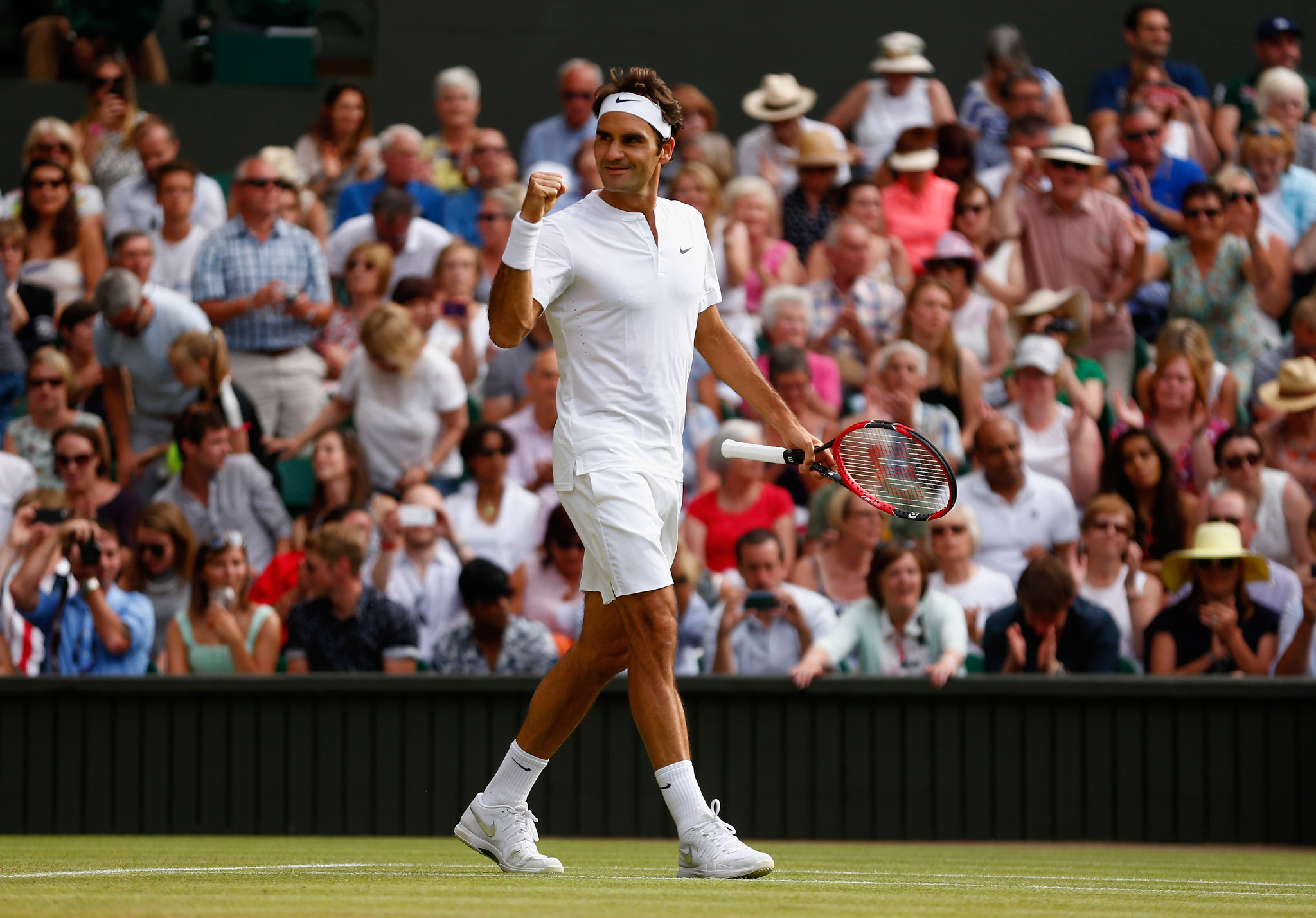 Federer beats Murray in 3 sets to reach 10th Wimbledon final - Chicago Tribune