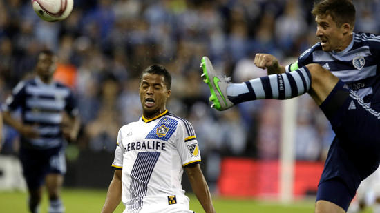 Galaxy falls in Kansas City, 2-1; tumbles to fifth playoff spot