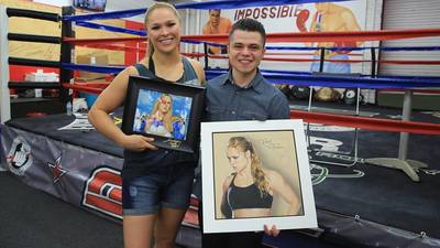 Artista mexicano rinde homenaje a la campeona de UFC Ronda Rousey