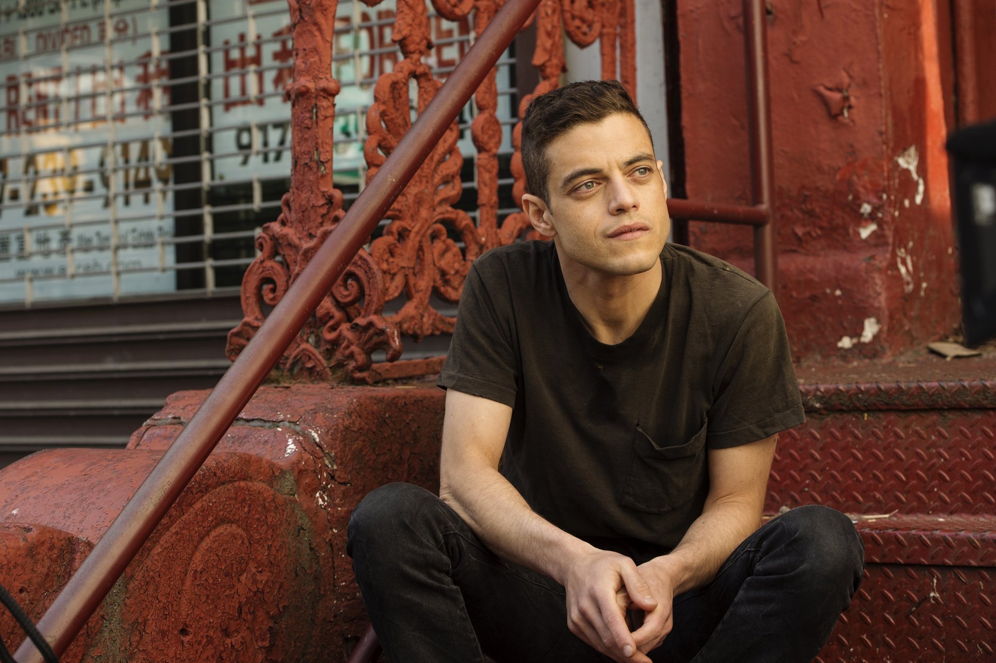 rami-malek-stays-humble-in-the-face-of-overwhelming-acclaim-for-mr