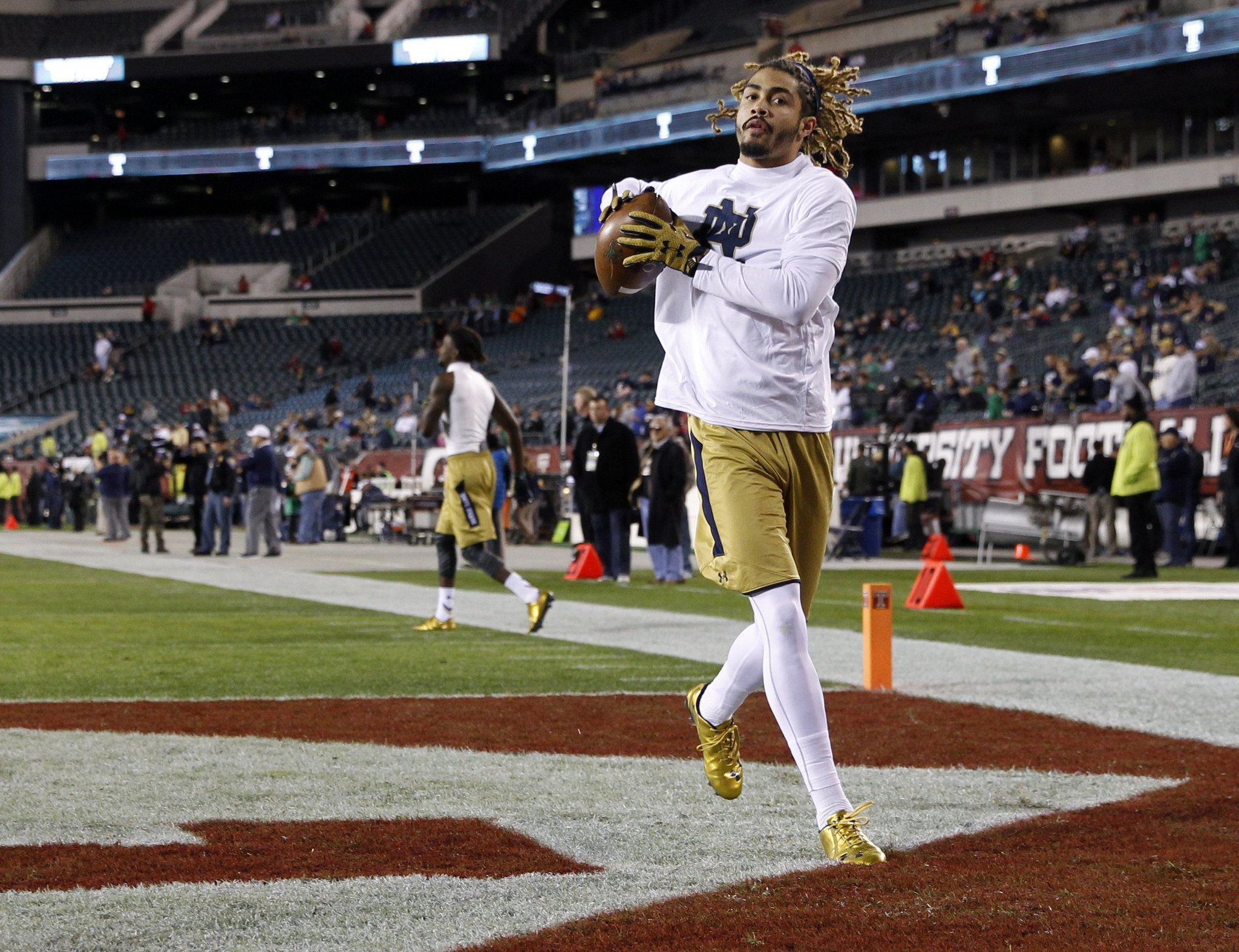 [Image: ct-football-notre-dame-will-fuller-jaylo...t-20151211]