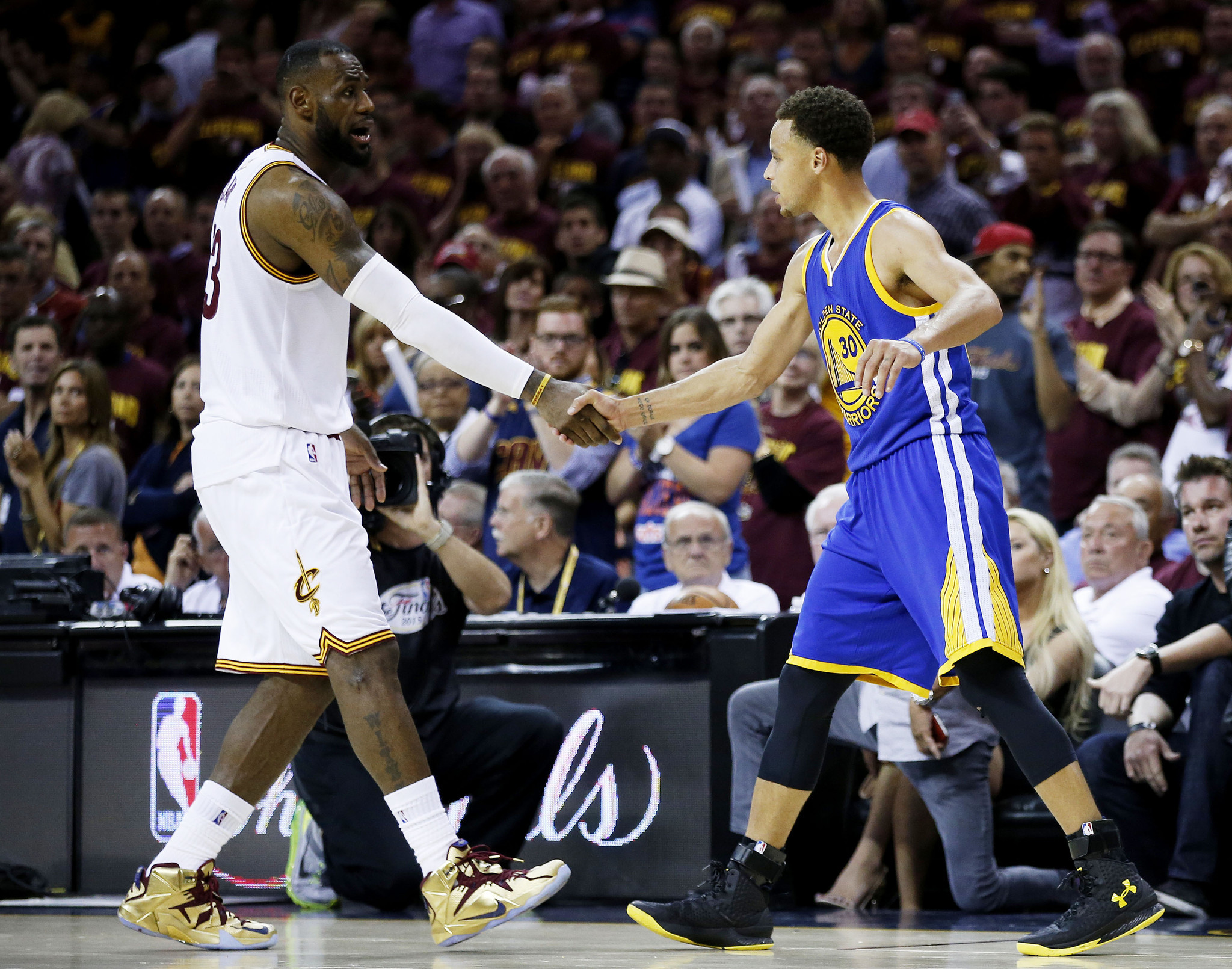How Steph Curry, LeBron James and the NBA stole Christmas - Chicago Tribune